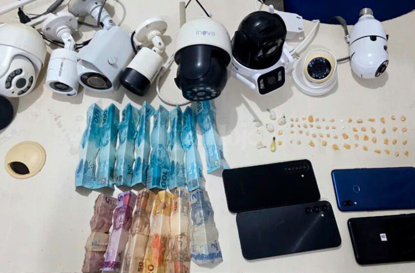  Polícia Militar Desmonta Boca de Fumo com Sistema de Câmeras e Apreende Crack, Dinheiro e Moto em Ji-Paraná