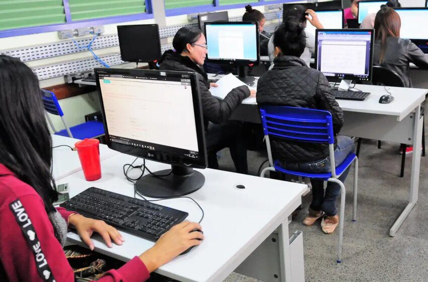  Brasil supera 100 mil escolas públicas com internet gratuita