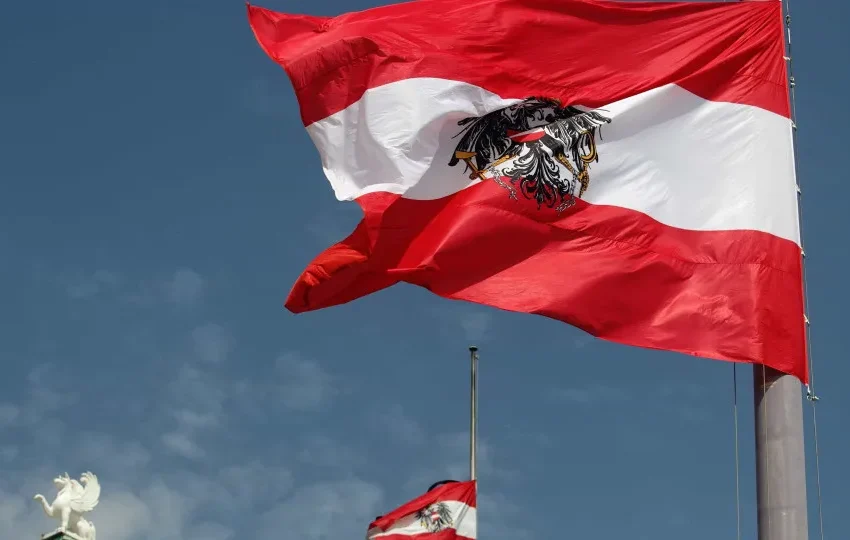  Áustria expulsa três diplomatas russos por alegada espionagem em Viena