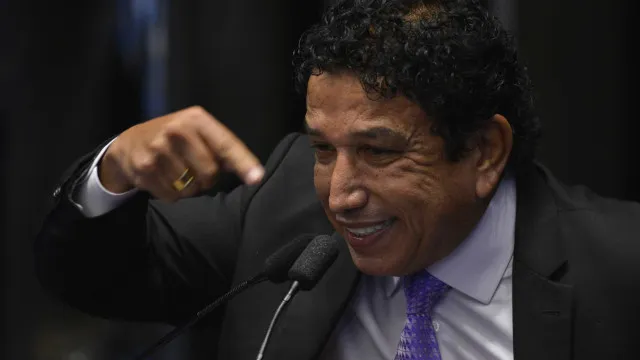  Magno Malta dá tapa na cara de técnica durante exame no DF: “Imunda”