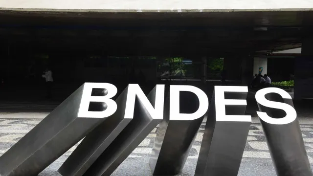  BNDES anuncia R$ 500 milhões para obras contra enchentes em BH