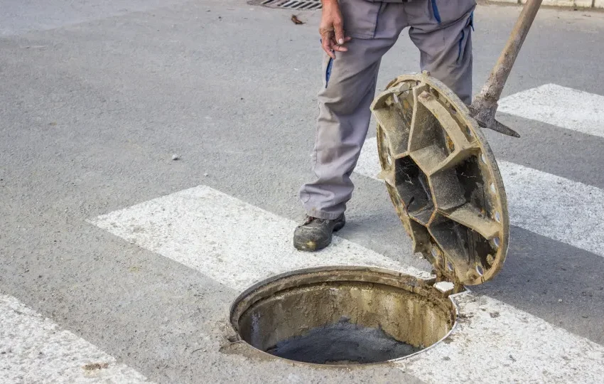  Mulher morre após queda de 3 metros em bueiro em Nova Iorque