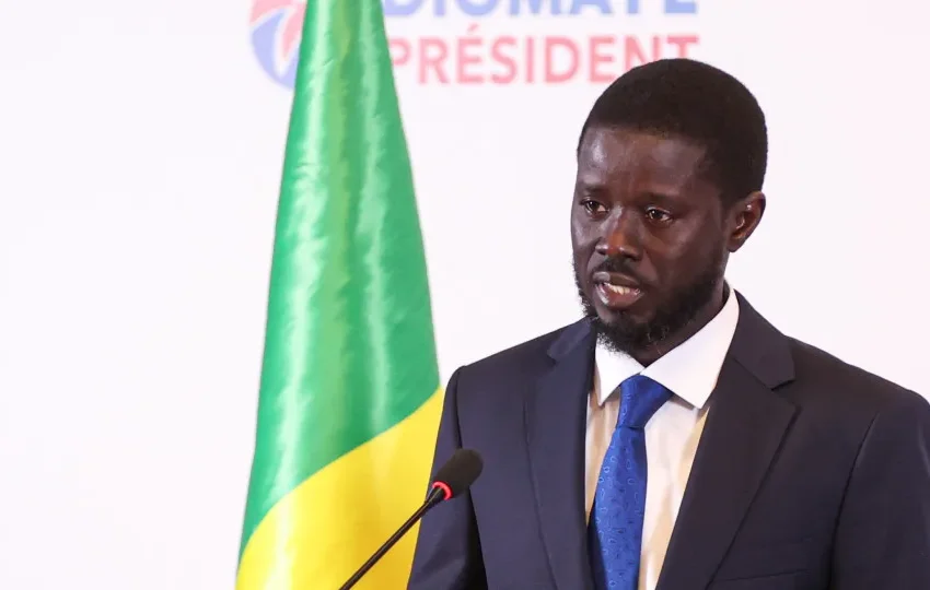  Promulgada lei que permite a PM do Senegal candidatar-se às presidenciais