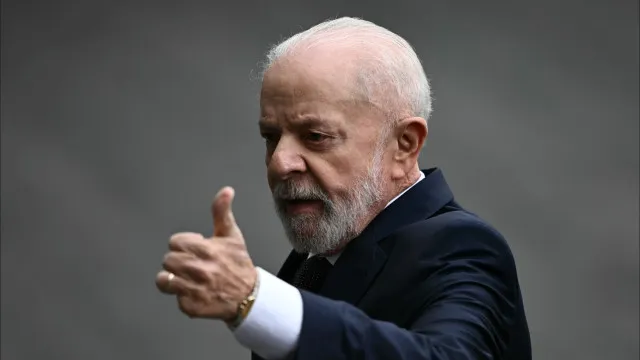  “Ninguém respeita lambe-botas”, diz Lula sobre reunião com Trump