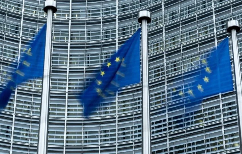  Comissão Europeia nega acusações de incumprimento feitas por Donald Trump
