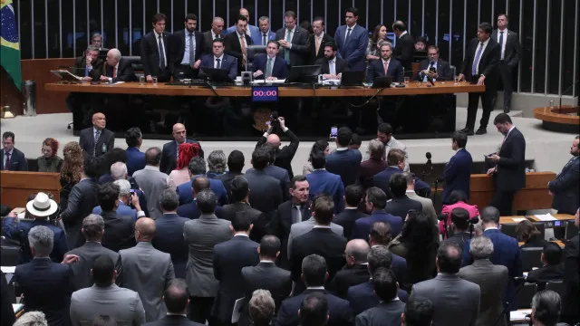  Comissão da Câmara começa a analisar relatório do fim da jornada 6X1