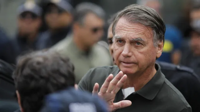  Cirurgia no ombro de Bolsonaro ocorreu sem intercorrências, diz equipe