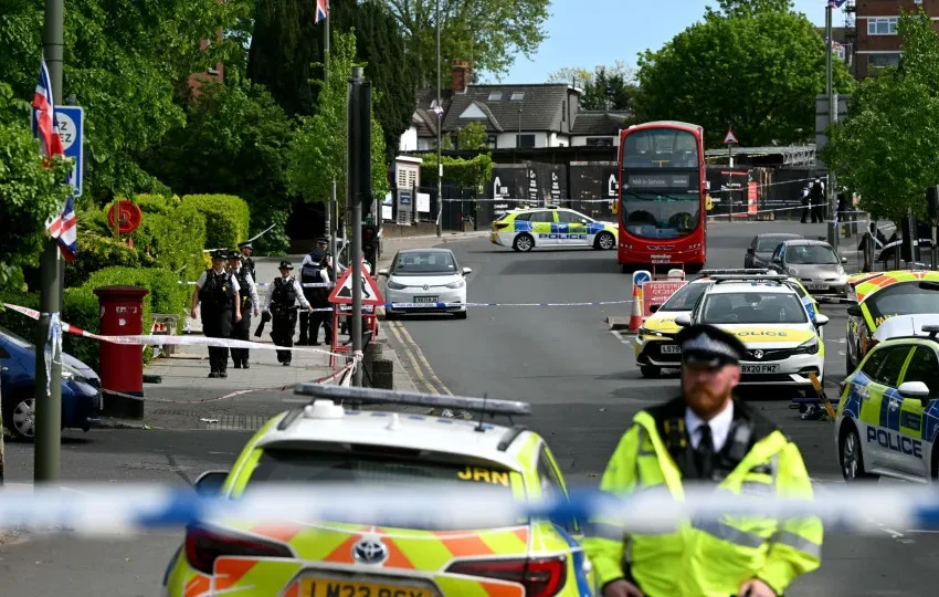  Acusado de tentativa de homicídio após esfaquear dois judeus em Londres