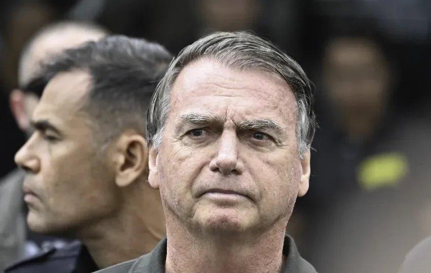  Bolsonaro internado novamente em Brasília. Vai ser submetido cirurgia