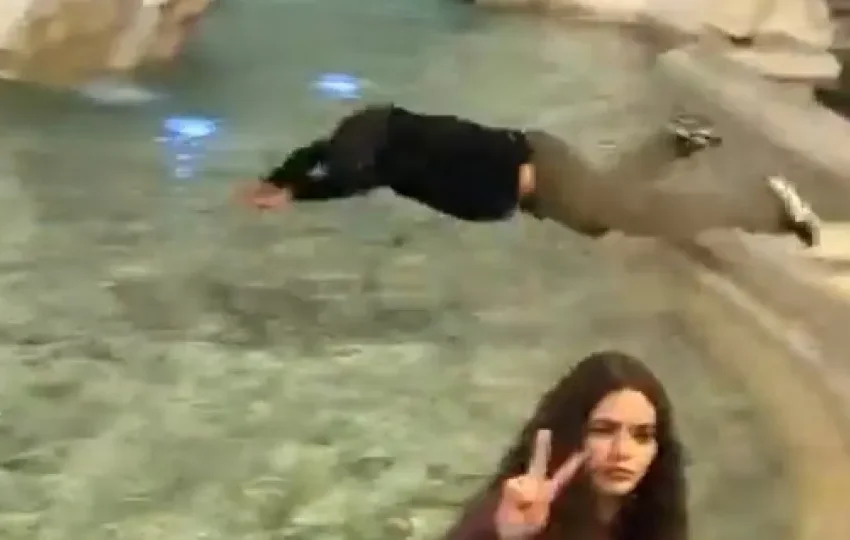  Turista detido em Itália após mergulhar na Fontana di Trevi. Há vídeo