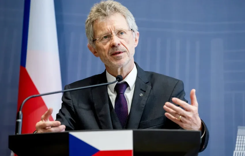  Taiwan condecora presidente do Senado checo pelo “firme apoio” à ilha