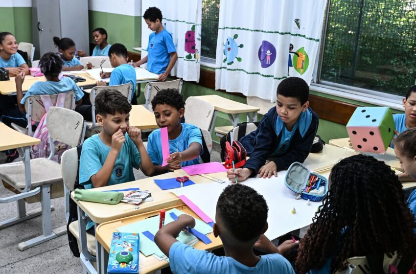  Governo fixa em R$ 5,1 mil novo piso nacional do magistério