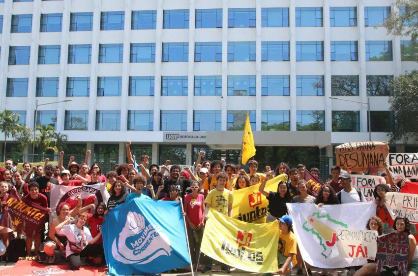  Estudantes encerram greve de quase dois meses na USP