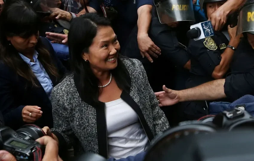  Fujimori ligeiramente à frente na segunda volta das presidenciais no Peru