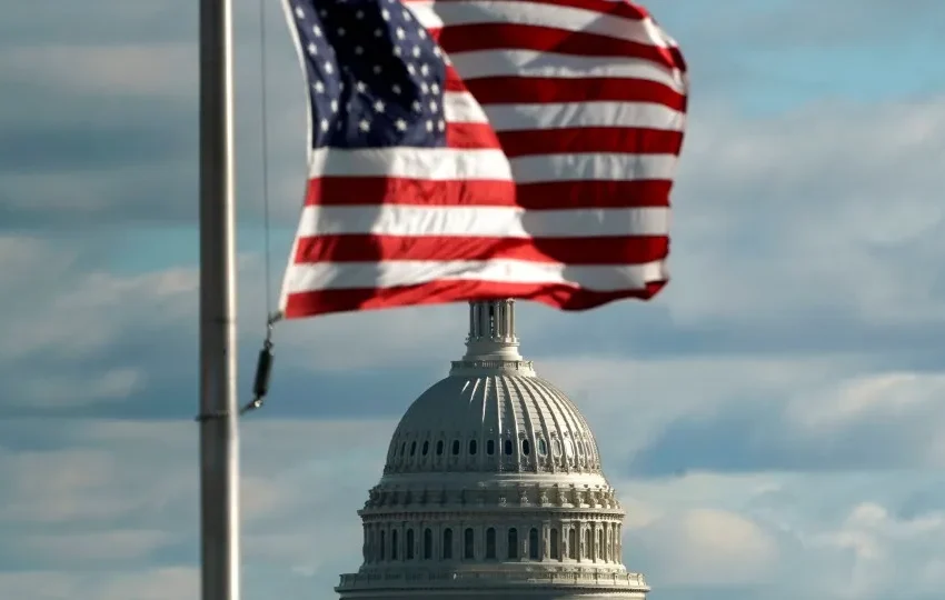  Irão: Congressistas republicanos indignados após Trump assinar acordo