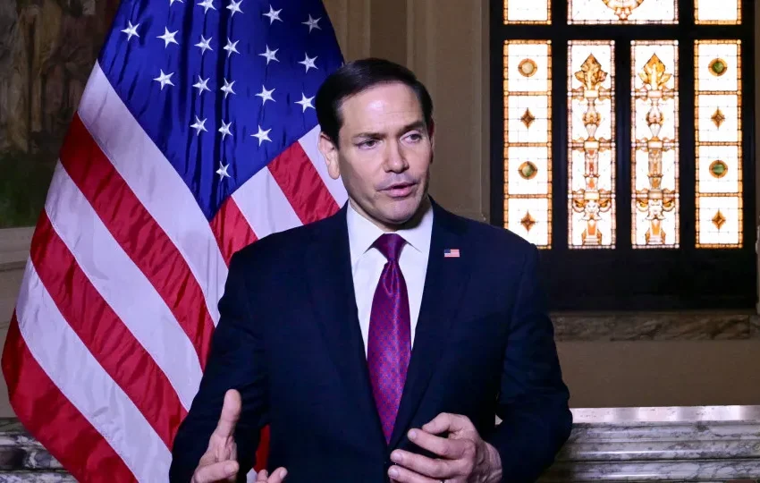  Rubio diz que Teerão vai discutir programa nuclear após ofensiva militar