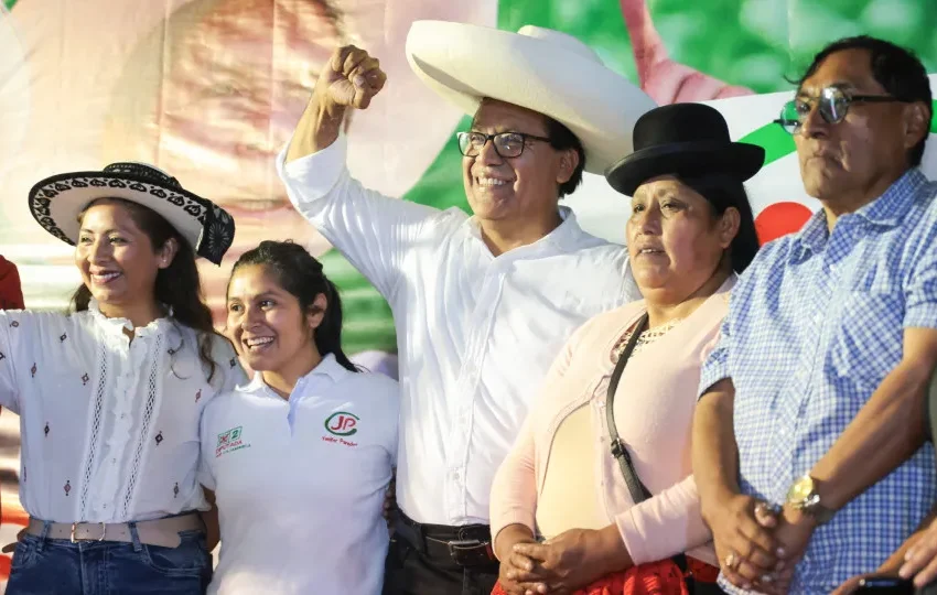  Sánchez mantém vantagem de quase 40 mil votos sobre Fujimori no Peru