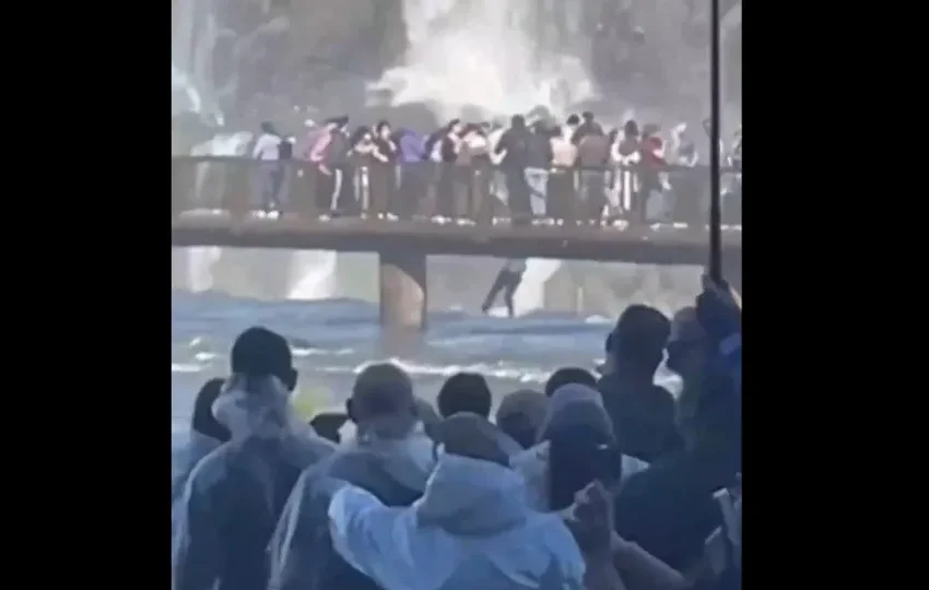  Turista salta para águas das Cataratas do Iguaçu para apanhar telemóvel