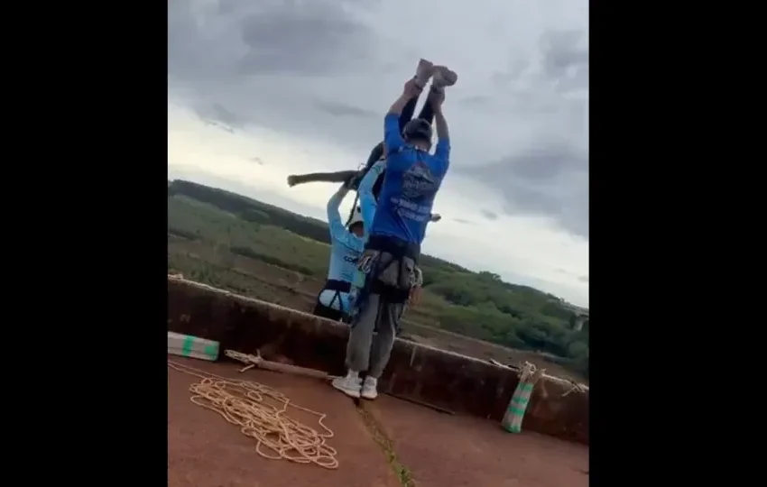  Jovem de 21 anos morre após ser lançada sem cordas em “bungee jumping”