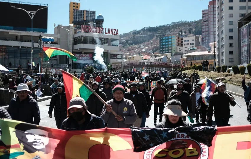  Presidente da Bolívia decreta “estado de emergência” após protestos