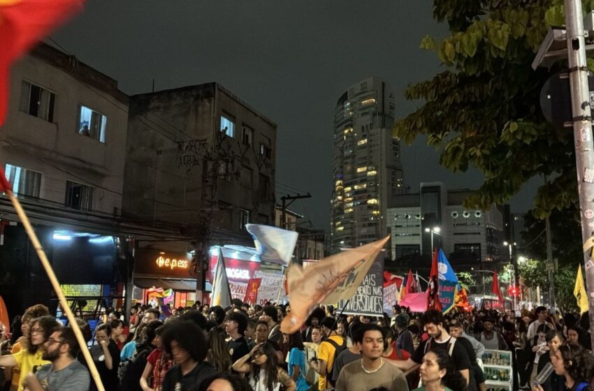  Estudantes protestam contra cortes nas universidades de SP