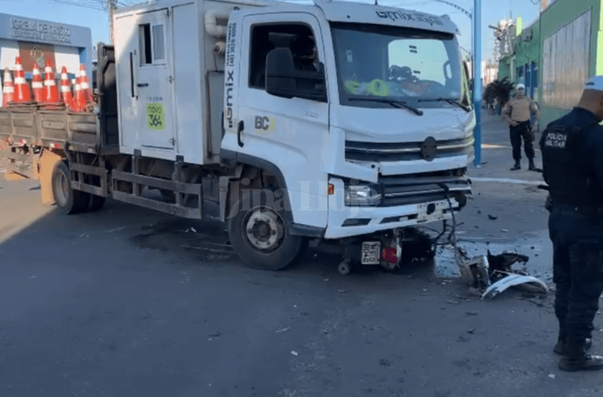 Motociclista é Arremessada Após Colisão com Caminhão e Fica Gravemente Ferida em Ji-Paraná