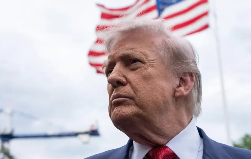  Trump diz que EUA vão atacar Irão “com muita força esta noite e amanhã”