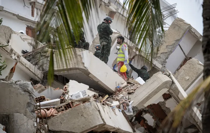 Em La Guaira persiste a esperança de resgatar os corpos dos escombros