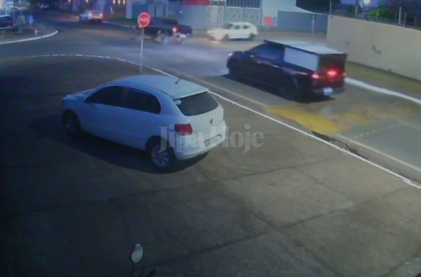  Câmera Registra Colisão entre Caminhonete e Gol em Cruzamento com Histórico de Acidentes em Ji-Paraná