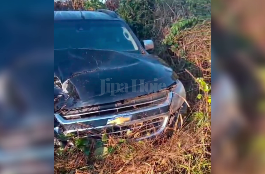 Cavalo na Pista Causa Acidente e Caminhonete Cai em Barranco em Ji-Paraná